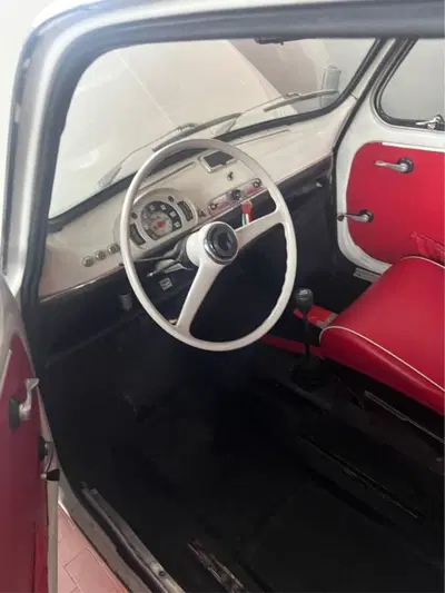 Fiat 600 d'epoca del 1967 a Adrara San Martino
