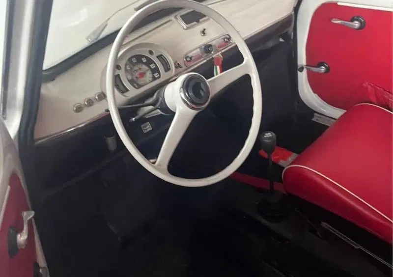 Fiat 600d'epoca del 1967 a Adrara San Martino