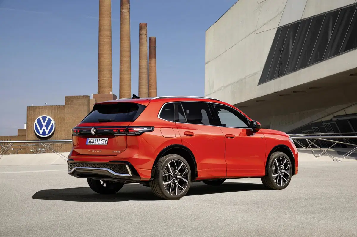 VW alza bandiera bianca in Cina: la nuova strategia punta su altri mercati (ma la minaccia resta)