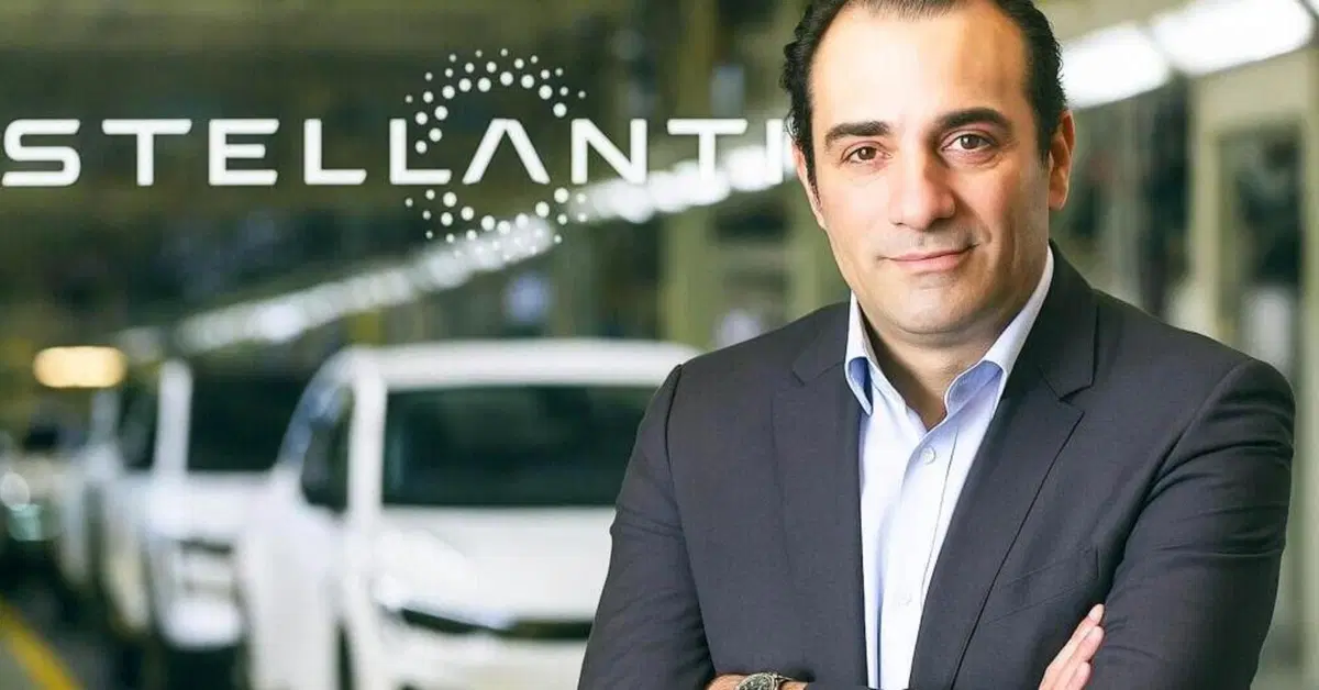 Stellantis frena ancora sull&rsquo;elettrico: Filosa ammette l'errore di valutazione sugli USA e spinge per la flessibilit&agrave; in Europa