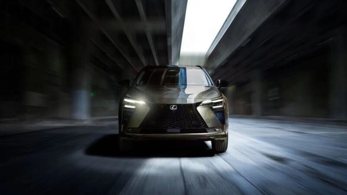 Nuova Lexus NX 2027, oltre 100 km in elettrico e 307 CV: arriva anche la ricarica rapida (5)