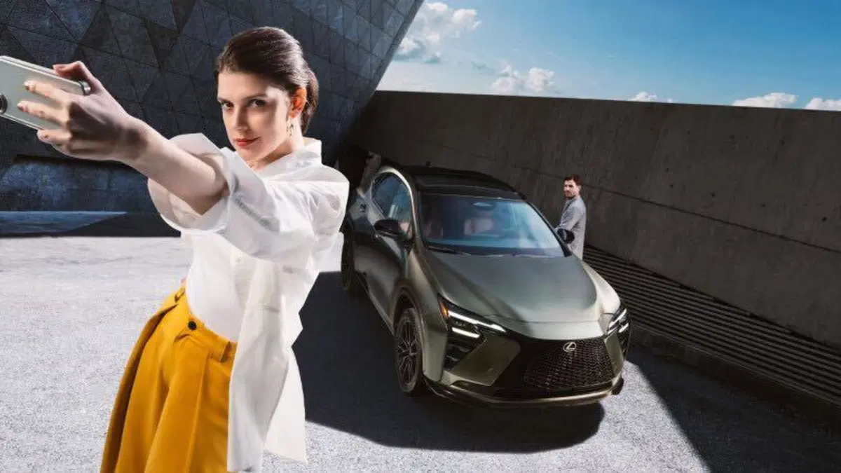 Nuova Lexus NX 2027, oltre 100 km in elettrico e 307 CV: arriva anche la ricarica rapida (7)