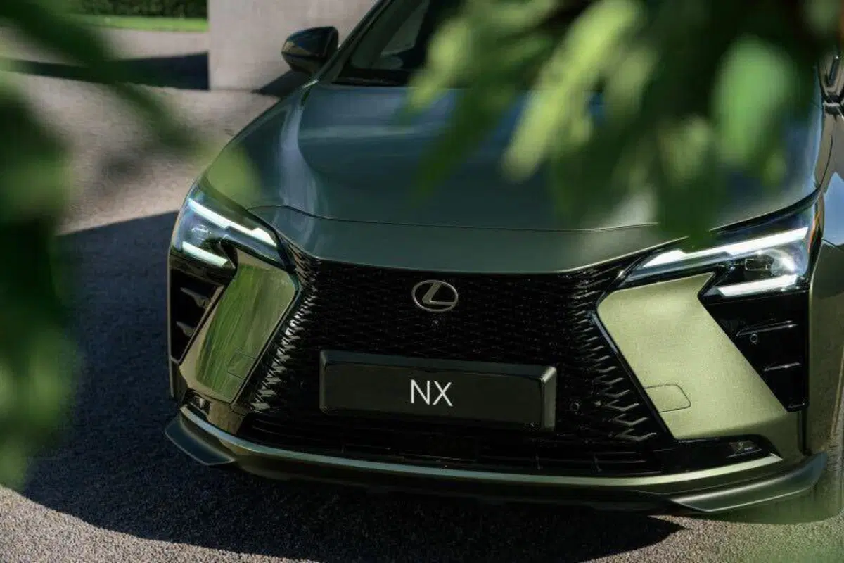 Nuova Lexus NX 2027, oltre 100 km in elettrico e 307 CV: arriva anche la ricarica rapida (8)