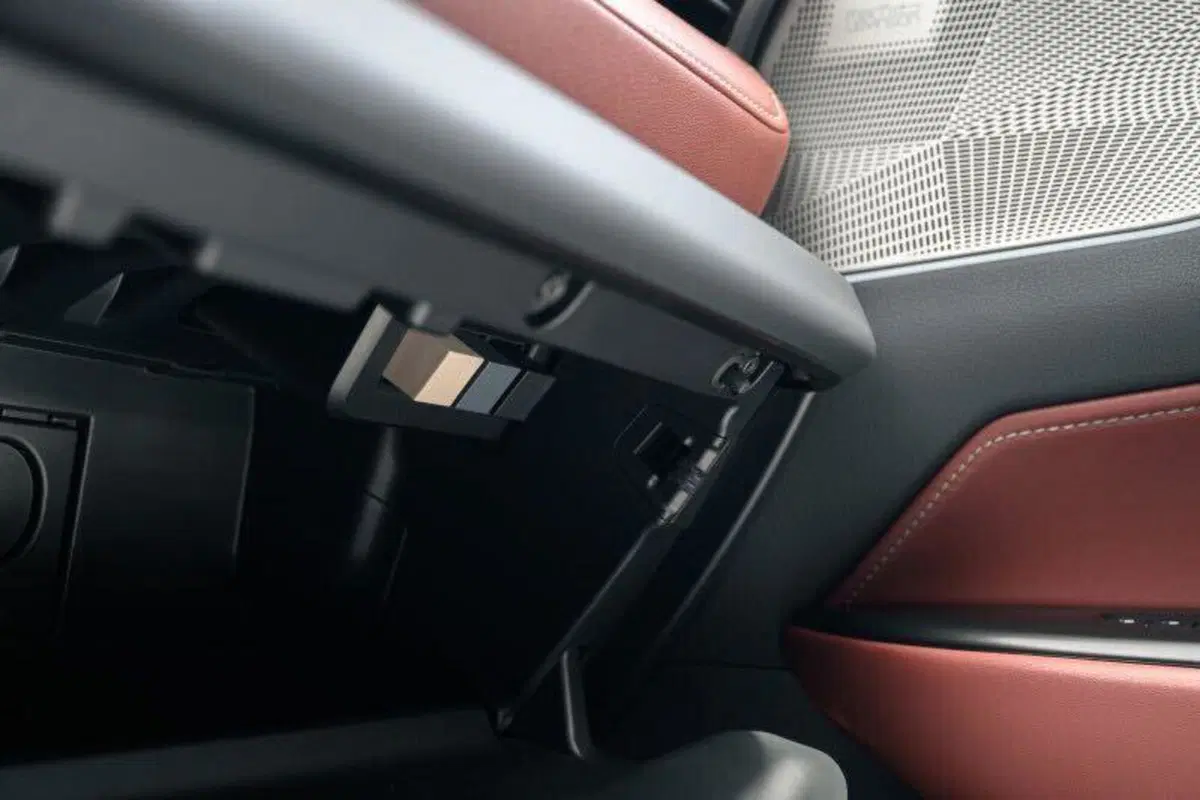 Nuova Lexus NX 2027, oltre 100 km in elettrico e 307 CV: arriva anche la ricarica rapida (17)
