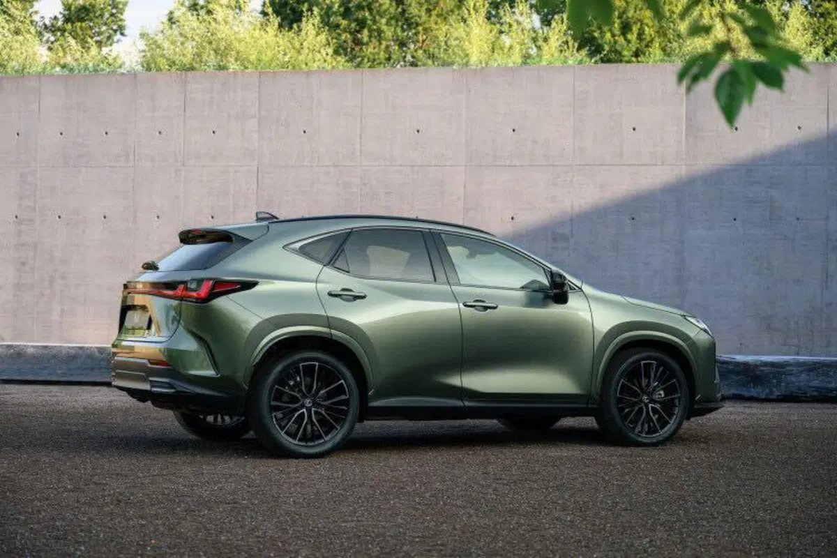 Nuova Lexus NX 2027, oltre 100 km in elettrico e 307 CV: arriva anche la ricarica rapida (20)