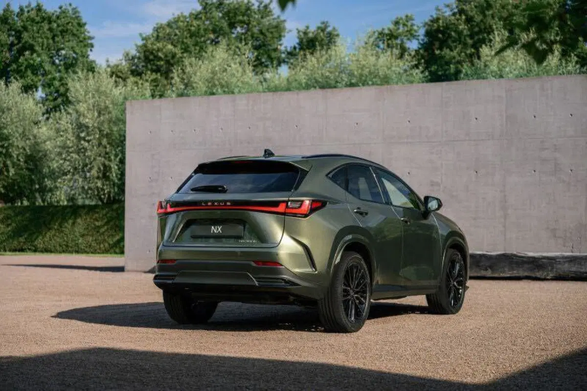 Nuova Lexus NX 2027, oltre 100 km in elettrico e 307 CV: arriva anche la ricarica rapida (22)