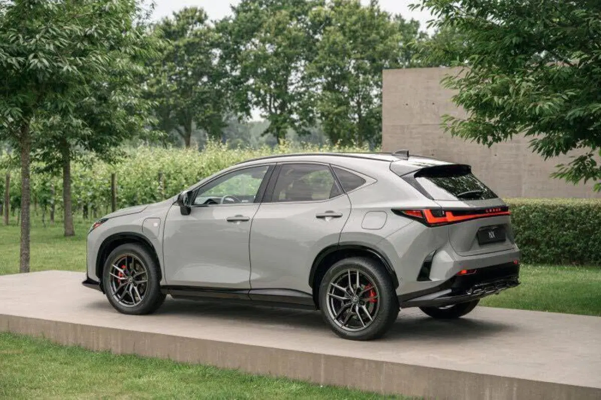 Nuova Lexus NX 2027, oltre 100 km in elettrico e 307 CV: arriva anche la ricarica rapida (23)