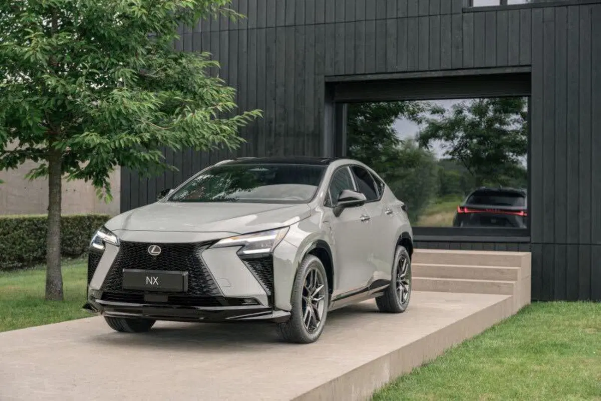 Nuova Lexus NX 2027, oltre 100 km in elettrico e 307 CV: arriva anche la ricarica rapida (24)