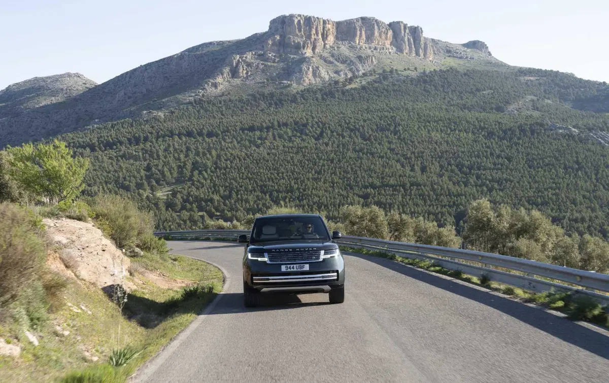 Range Rover elettrica da 550 CV: cambia tutto tranne una cosa