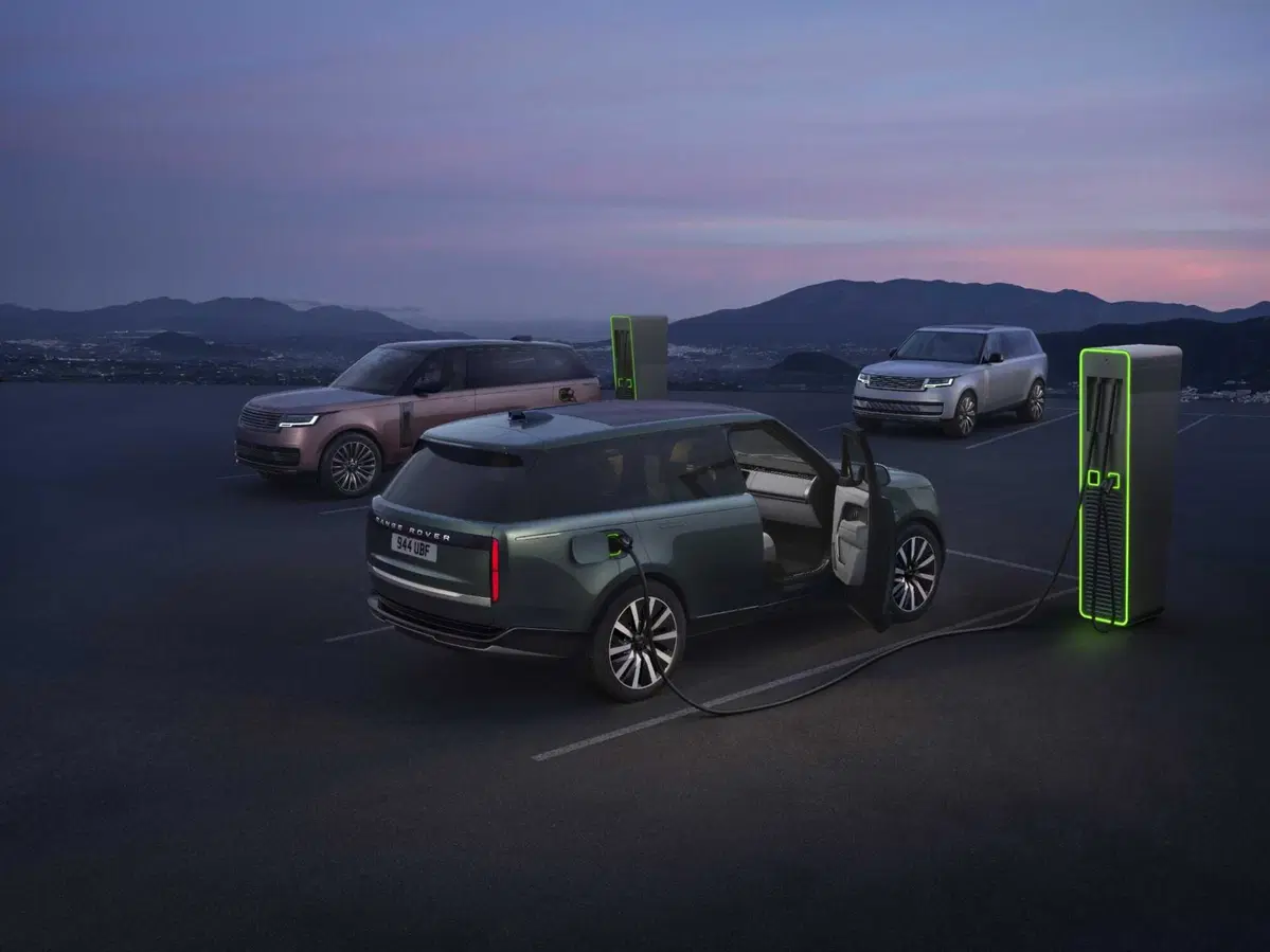 Range Rover elettrica da 550 CV: cambia tutto tranne una cosa (4)