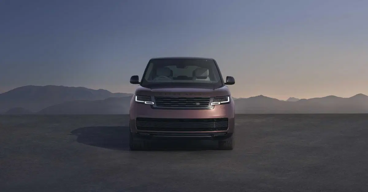 Range Rover elettrica da 550 CV: cambia tutto tranne una cosa (10)