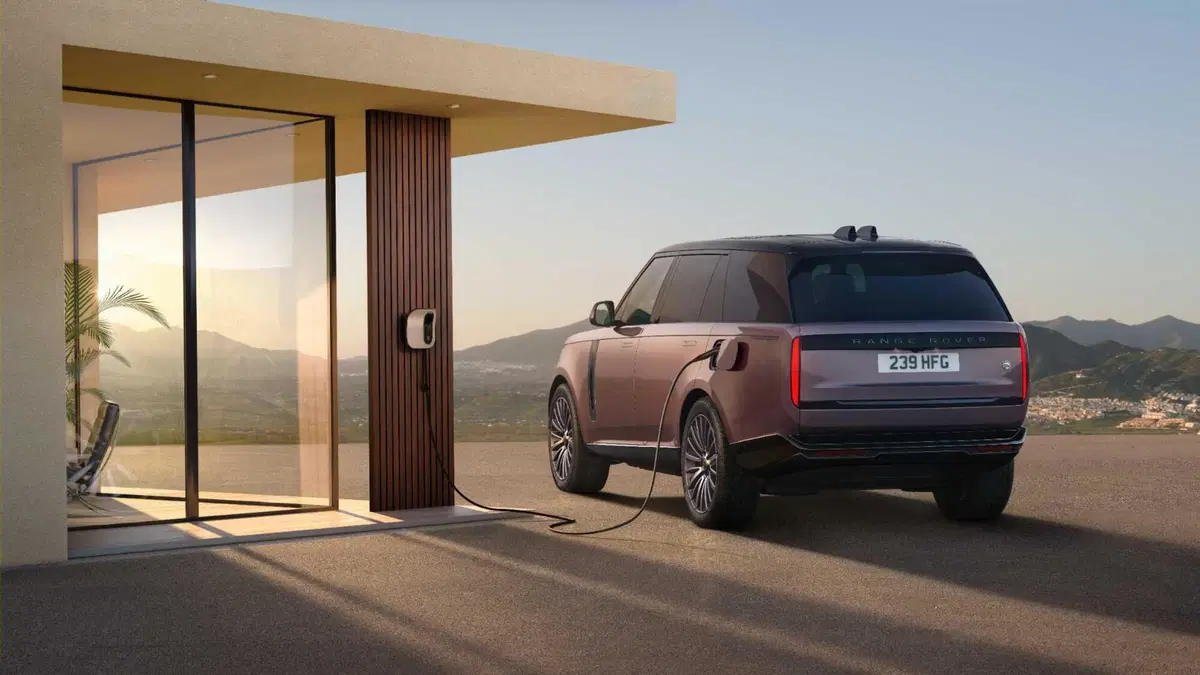 Range Rover elettrica da 550 CV: cambia tutto tranne una cosa (14)
