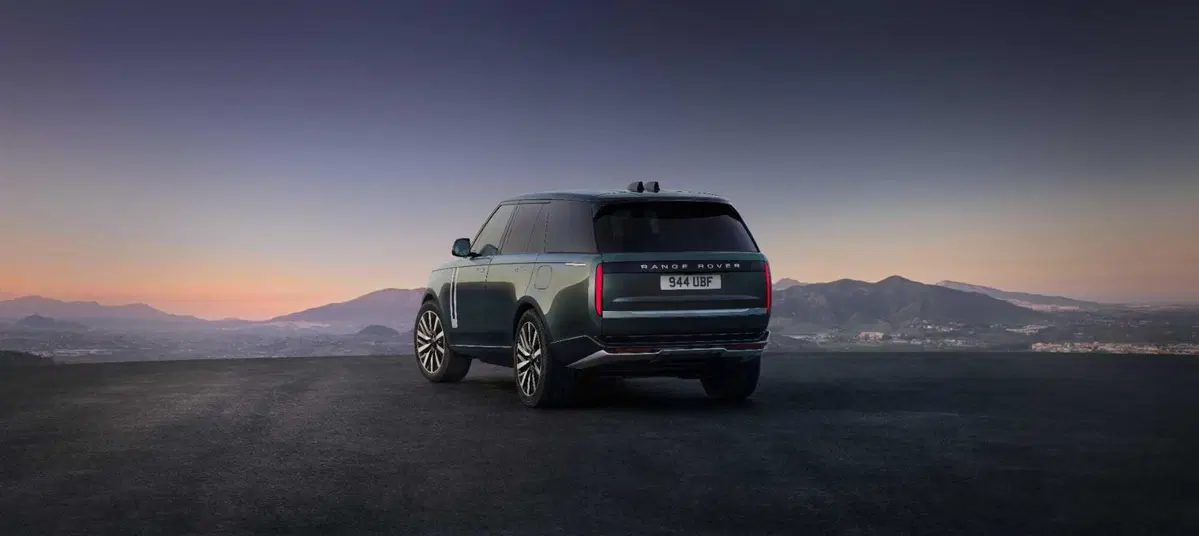 Range Rover elettrica da 550 CV: cambia tutto tranne una cosa (13)