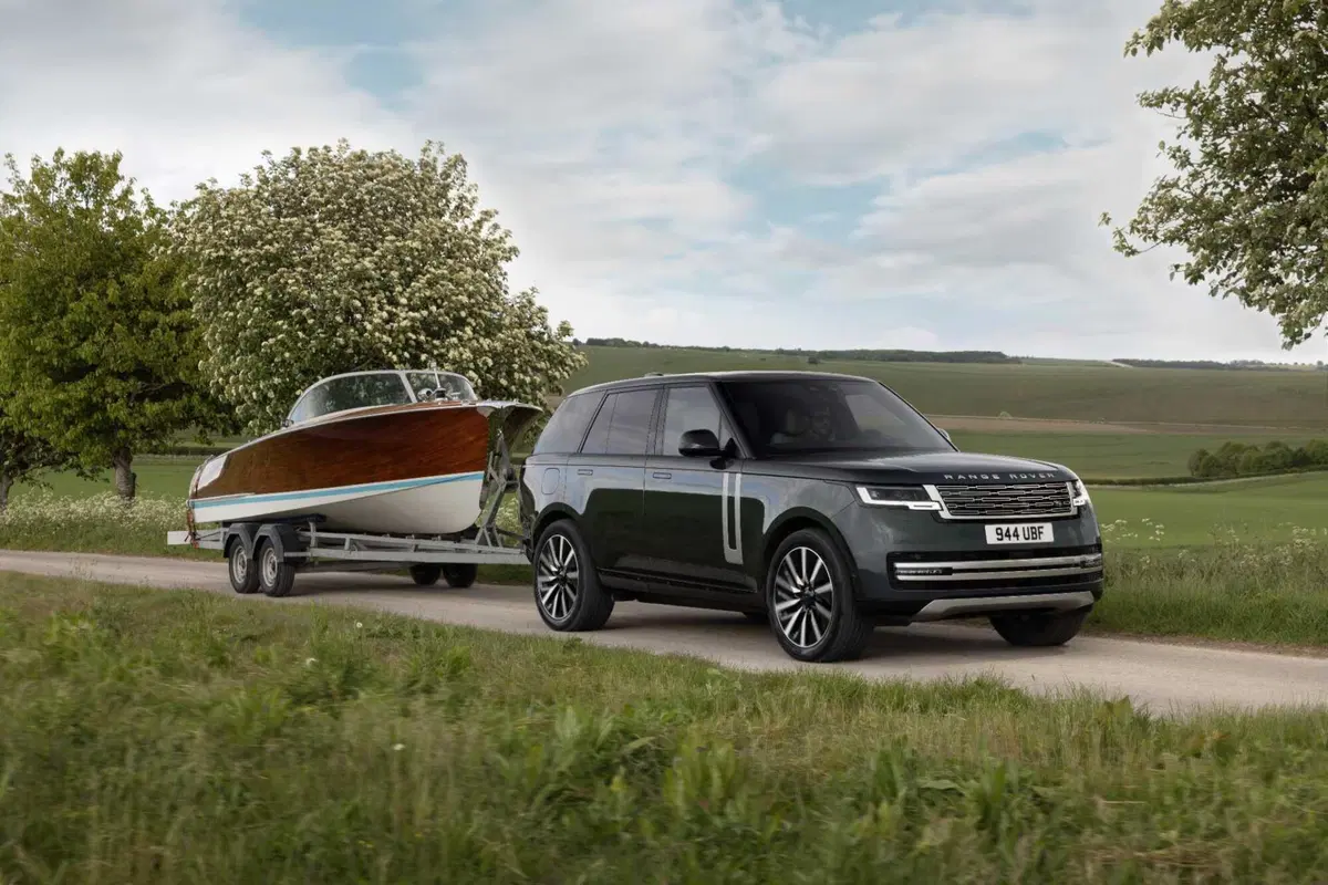Range Rover elettrica da 550 CV: cambia tutto tranne una cosa (20)
