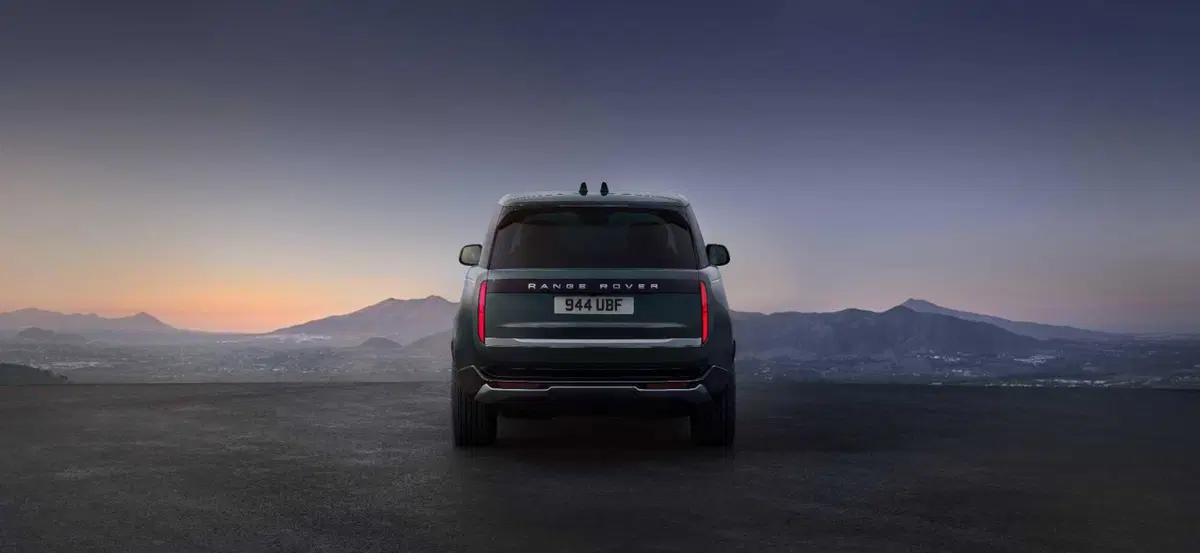 Range Rover elettrica da 550 CV: cambia tutto tranne una cosa (16)