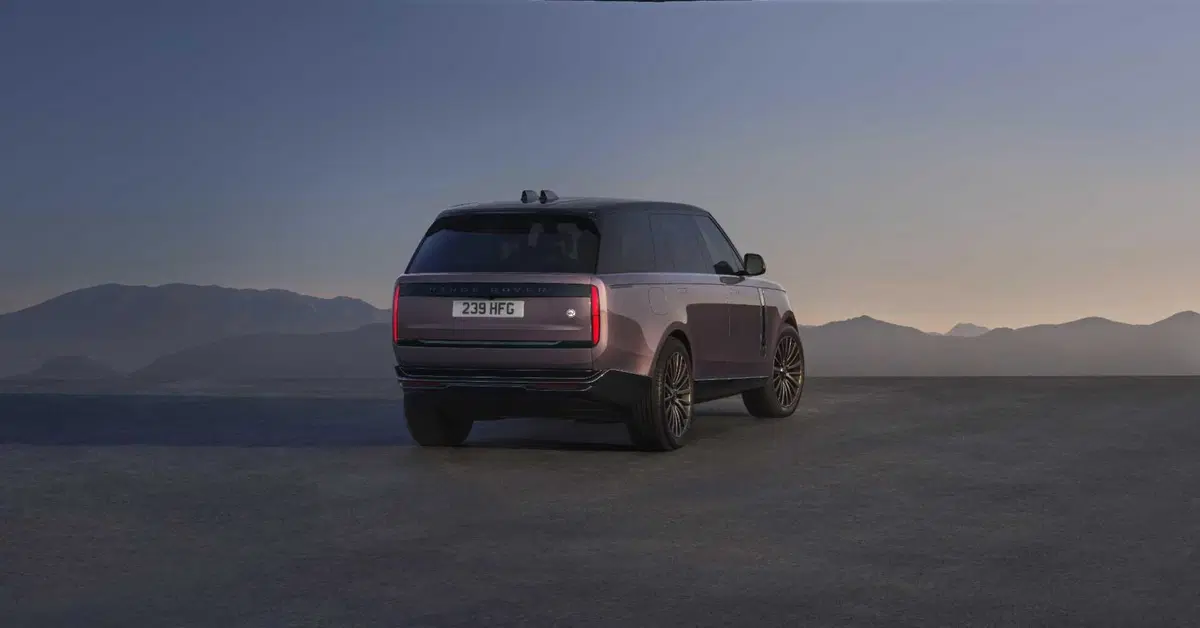 Range Rover elettrica da 550 CV: cambia tutto tranne una cosa (18)