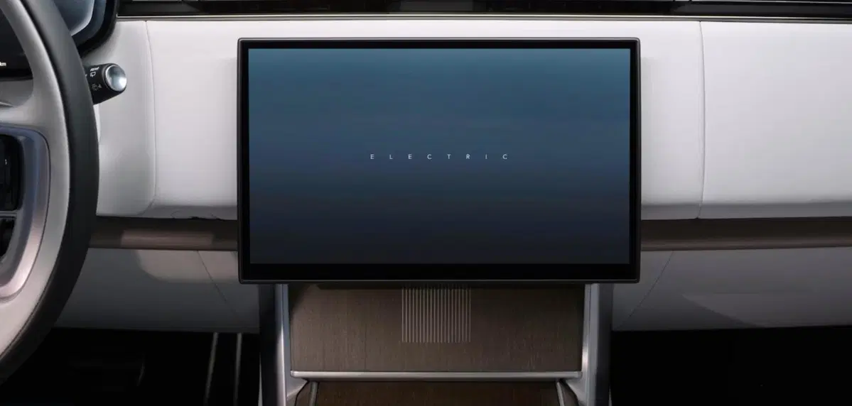 Range Rover elettrica da 550 CV: cambia tutto tranne una cosa (25)