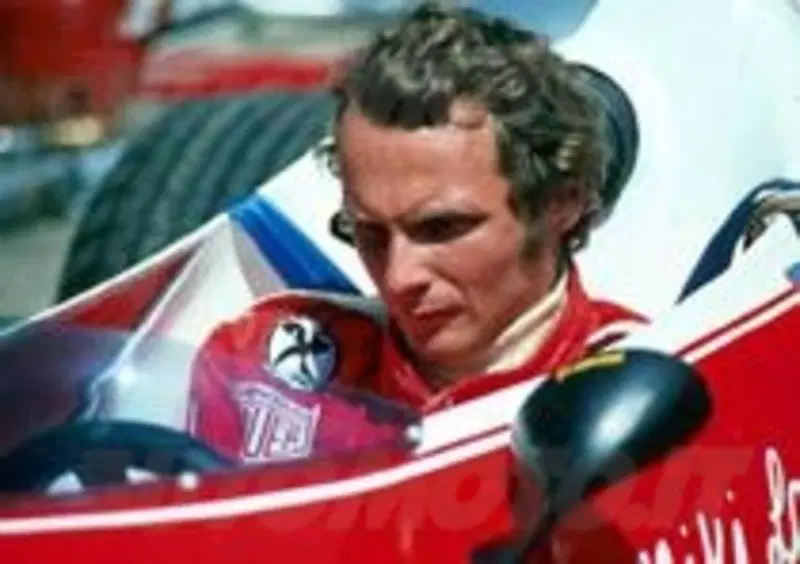 Niki Lauda, campione di Formula 1 con la Ferrari nel 1975