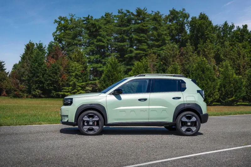 Fiat Grande Panda di profilo