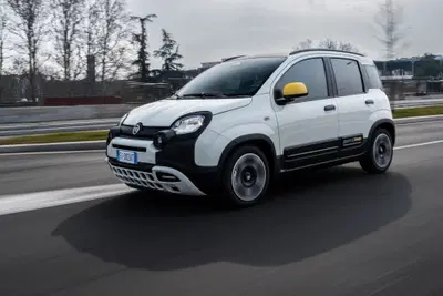 Fiat Pandina Hybrid, il prezzo non sale da un anno: 99 euro al mese e pronta consegna