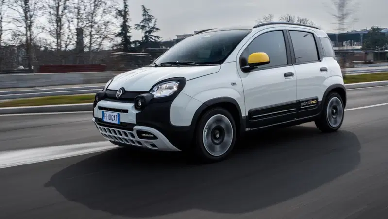 Fiat Pandina Hybrid, il prezzo non sale da un anno: 99 euro al mese e pronta consegna