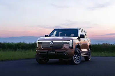 Nuova Mitsubishi Pajero: torna la leggenda del fuoristrada con telaio a longheroni, diesel 2.4 e 480 Nm