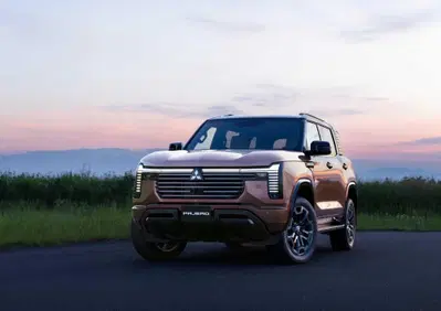 Nuova Mitsubishi Pajero: torna la leggenda del fuoristrada con telaio a longheroni, diesel 2.4 e 480 Nm