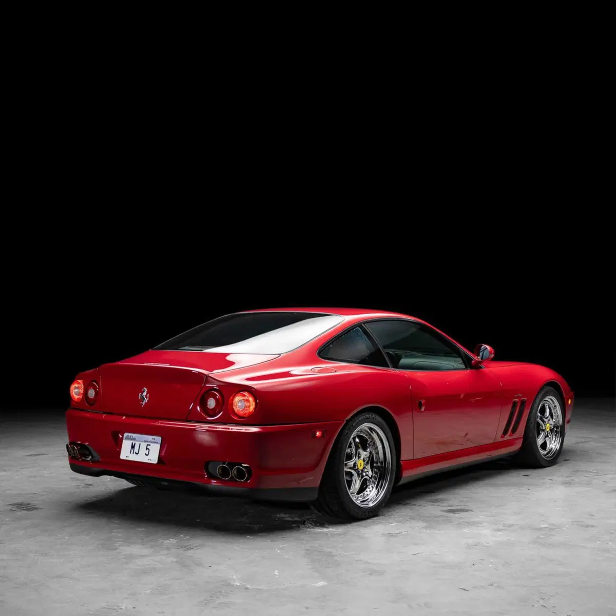 La Ferrari fantasma di Michael Jordan torna in campo: la 550 Maranello delle Air Jordan XIV va all'a (2)