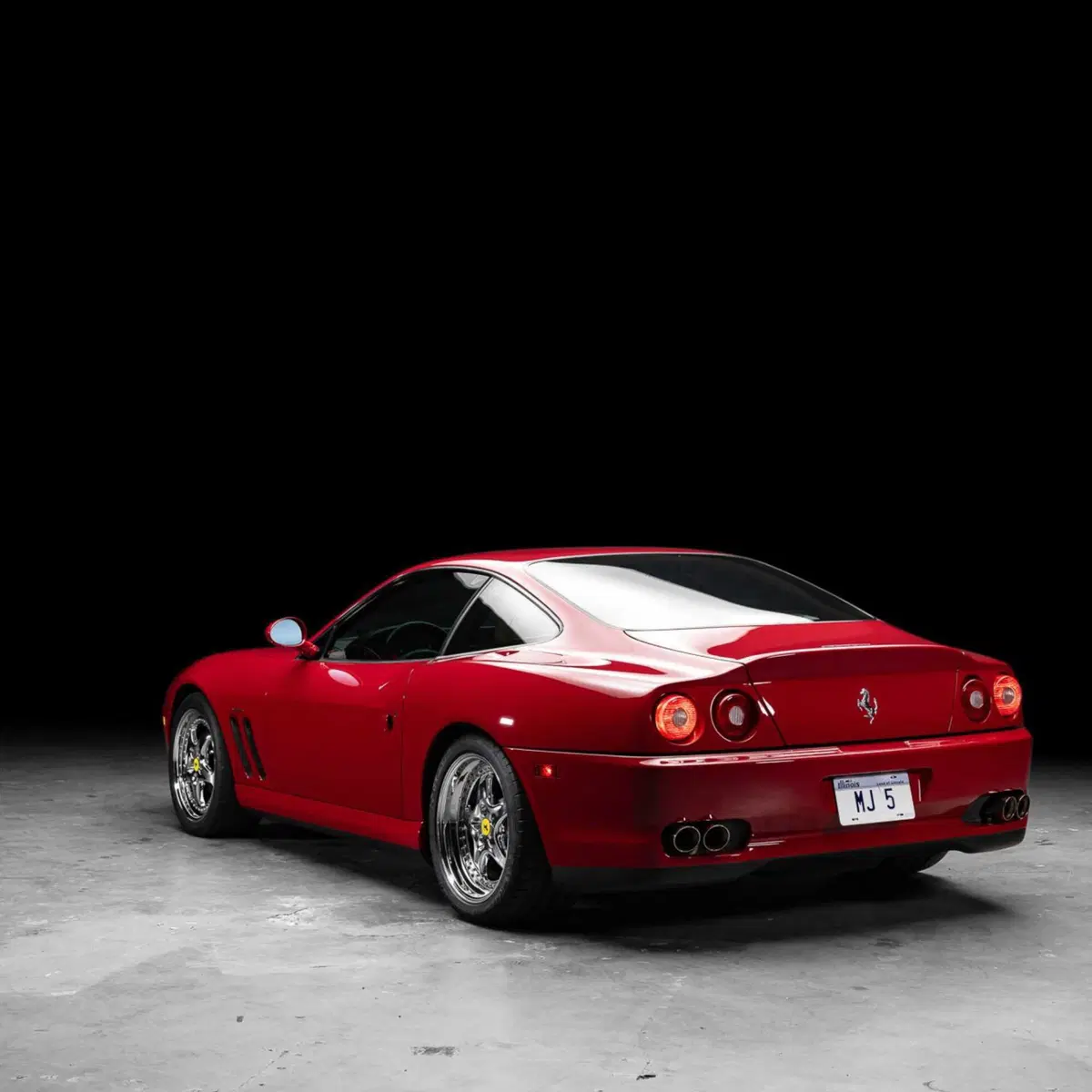 La Ferrari fantasma di Michael Jordan torna in campo: la 550 Maranello delle Air Jordan XIV va all'a (4)