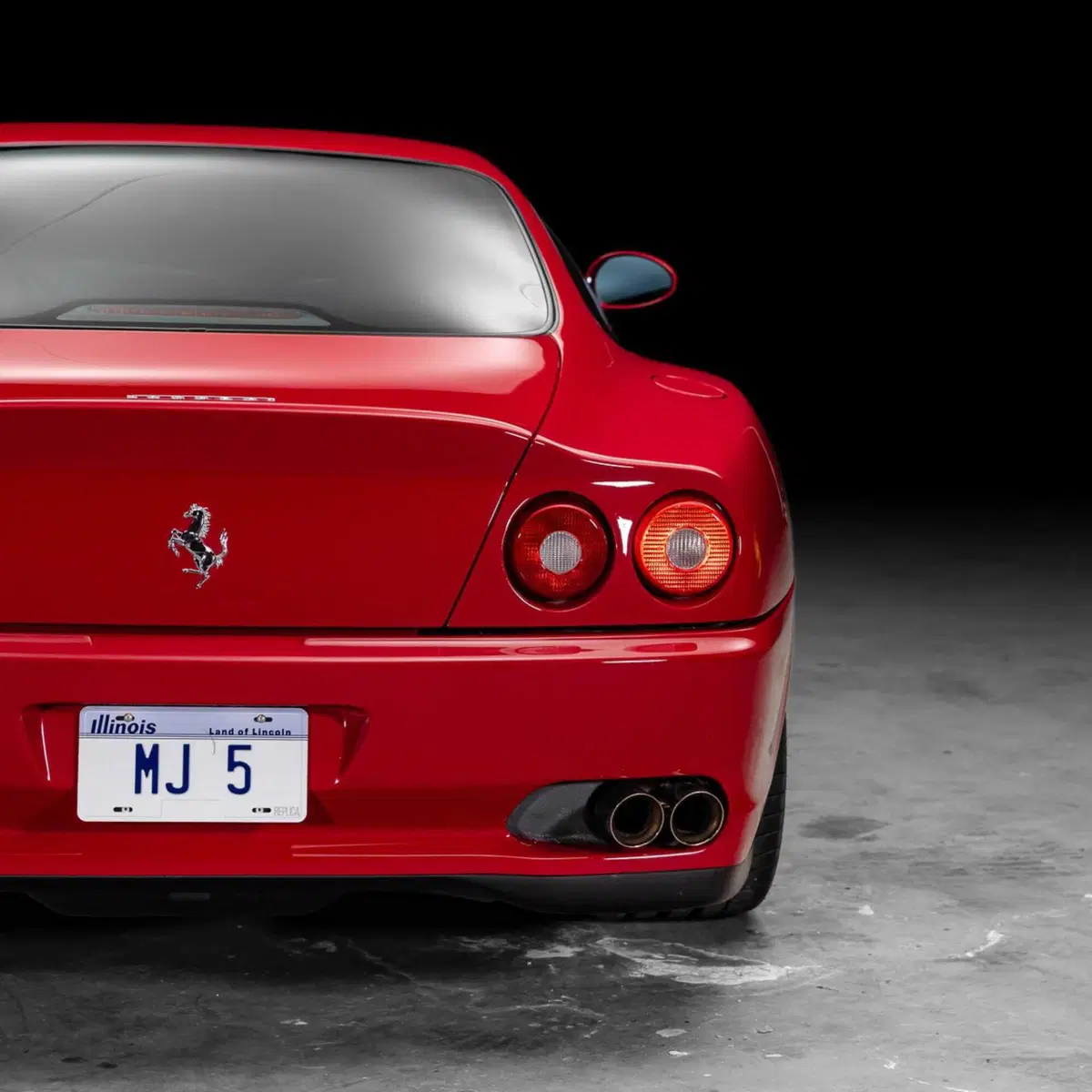 La Ferrari fantasma di Michael Jordan torna in campo: la 550 Maranello delle Air Jordan XIV va all'a (12)