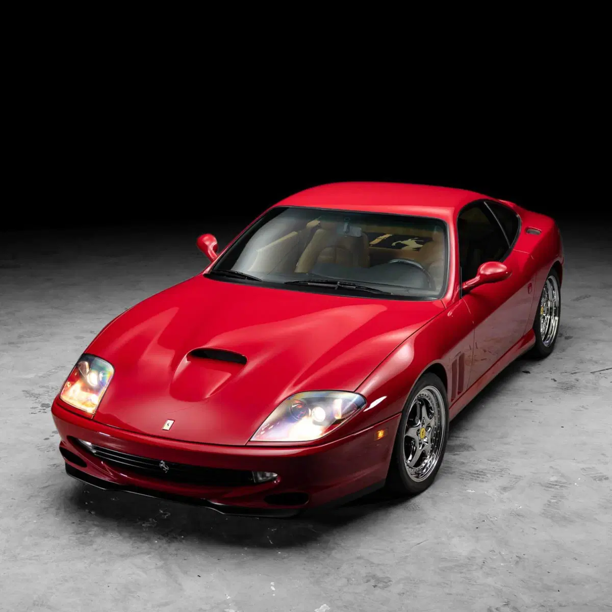La Ferrari fantasma di Michael Jordan torna in campo: la 550 Maranello delle Air Jordan XIV va all'a