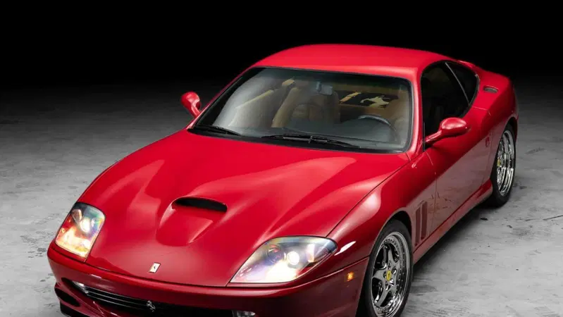 La Ferrari fantasma di Michael Jordan torna in campo: la 550 Maranello delle Air Jordan XIV va all'a