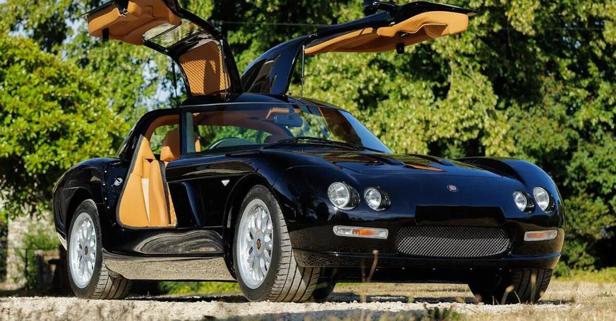 Bristol Fighter, la supercar V10 torna dopo 15 anni: solo 5 esemplari