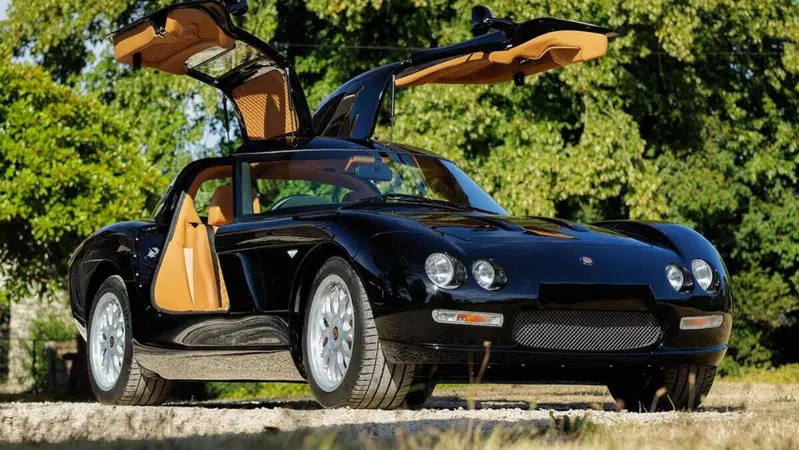 Bristol Fighter, la supercar V10 torna dopo 15 anni: solo 5 esemplari