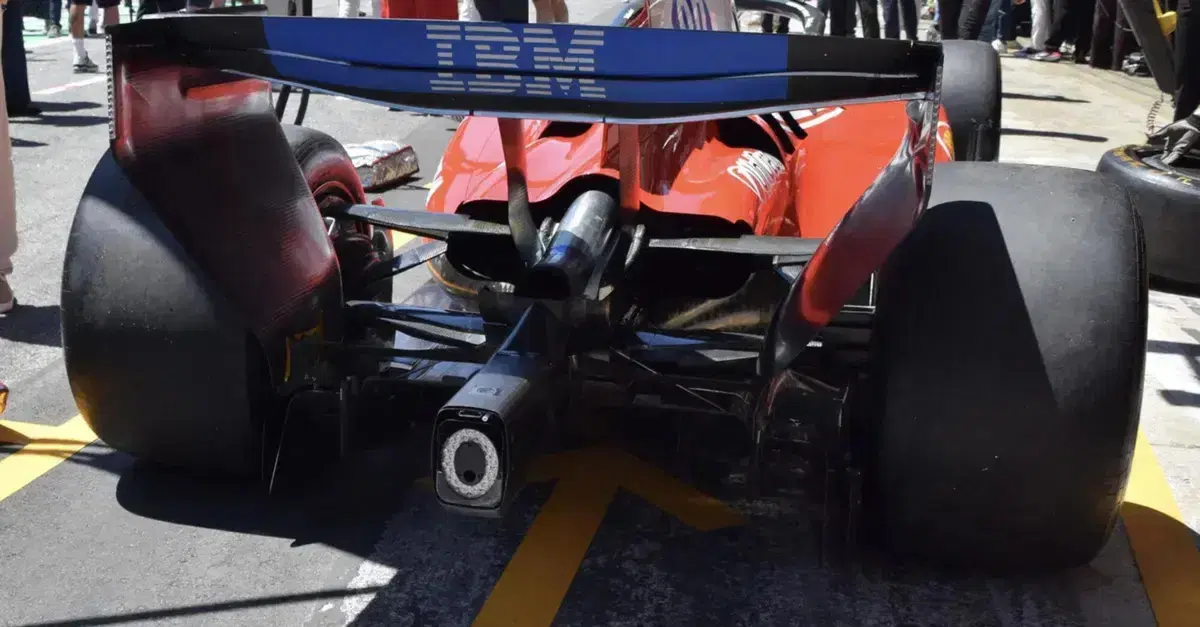 La mossa della Ferrari per stregare Monza: meno carico e pi&ugrave; cavalli con la SF-26 di Leclerc e Hamilton