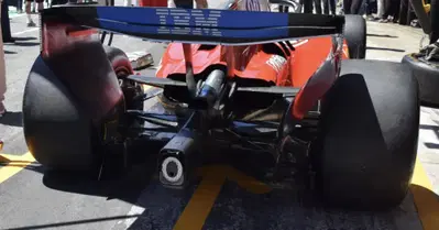 La mossa della Ferrari per stregare Monza: meno carico e pi&ugrave; cavalli con la SF-26 di Leclerc e Hamilton