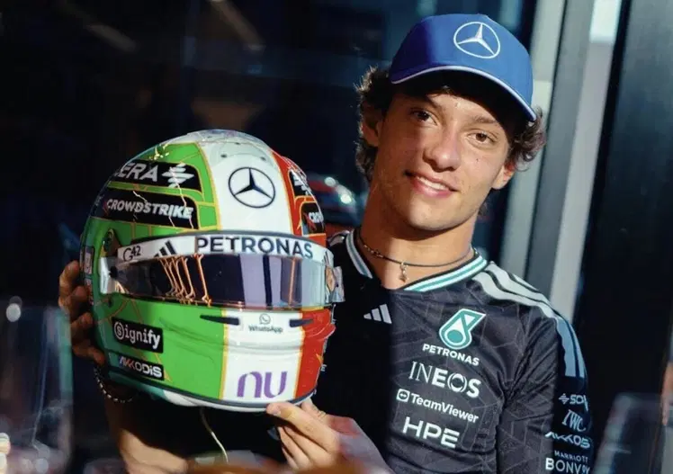 F1, Andrea Kimi Antonelli e Valentino Rossi insieme a Monza: svelato il casco speciale per il GP d’Italia