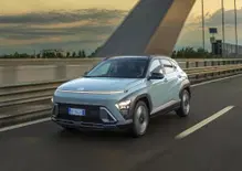 Si può scegliere un SUV compatto senza rinunciare a spazio, bagagliaio e dotazioni? Il caso Hyundai Kona
