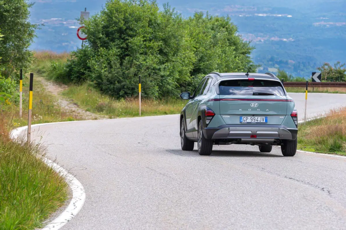 Si può scegliere un SUV compatto senza rinunciare a spazio, bagagliaio e dotazioni? Il caso Hyundai Kona (6)
