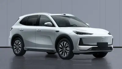 Geely sfida BYD con i nuovi supercharger da 1.800 kW: ricarica in 5 minuti