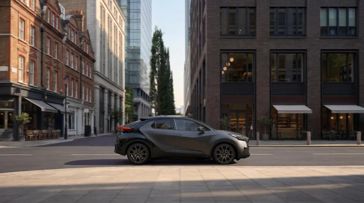 Toyota C-HR, dieci anni e non sentirli: la GR SPORT ora si veste di grigio opaco (2)