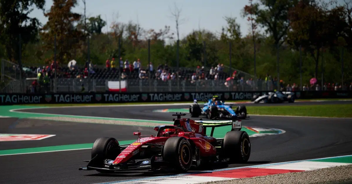 F1. GP d'Italia: la Ferrari domina le FP1 a Monza con Leclerc ed Hamilton, ma la trappola dell'energia spaventa tutti