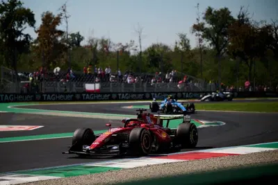 F1. GP d'Italia: la Ferrari domina le FP1 a Monza con Leclerc ed Hamilton, ma la trappola dell'energia spaventa tutti