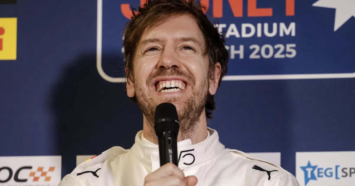 F1, "Preferiremmo veder guidare lui, me compreso": Vettel commuove Monza al volante della Ferrari F2002 di Schumacher