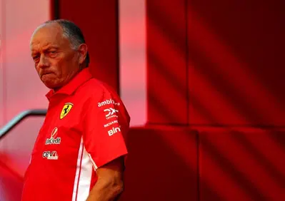 F1. La vittoria di Kimi dimostra cosa si può fare quando si ha velocità massima. Alla Ferrari manca potenza pura: Vasseur elogia Antonelli e svela cosa non sta funzionando. E sugli ordini di scuderia...