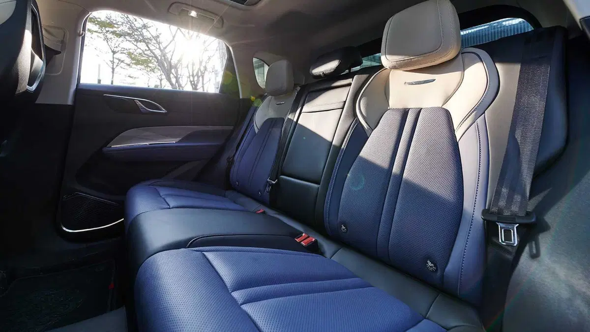 Hongqi HS3 (5)