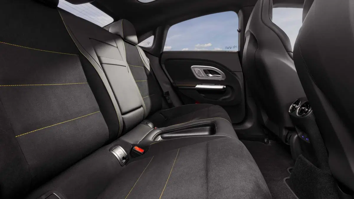Mercedes-Benz CLA (2025-->>) (12)