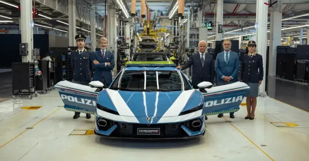 Lamborghini Temerario, ora il Toro veste la divisa della Polizia di Stato