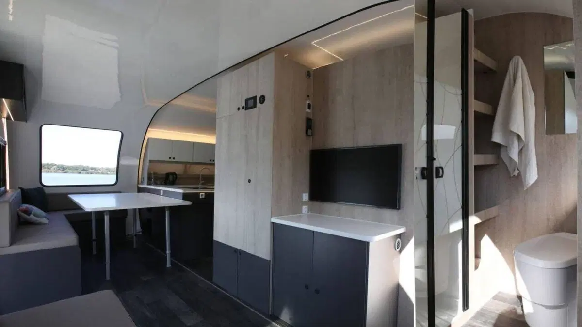Beauer X8, la roulotte “fisarmonica” che si allarga in 60 secondi e diventa una casa da 30 mq (4)