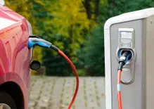 Auto elettriche: Italia ferma all'8%, ecco perché